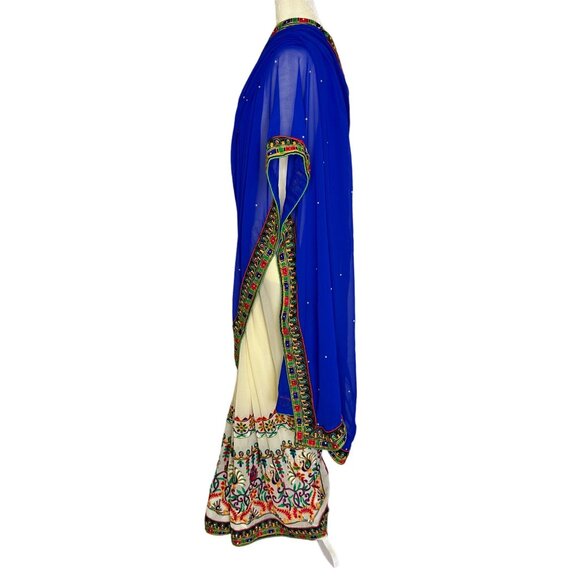 Elegant Blue and Cream Embroidered Saree - Picture 6 of 9
